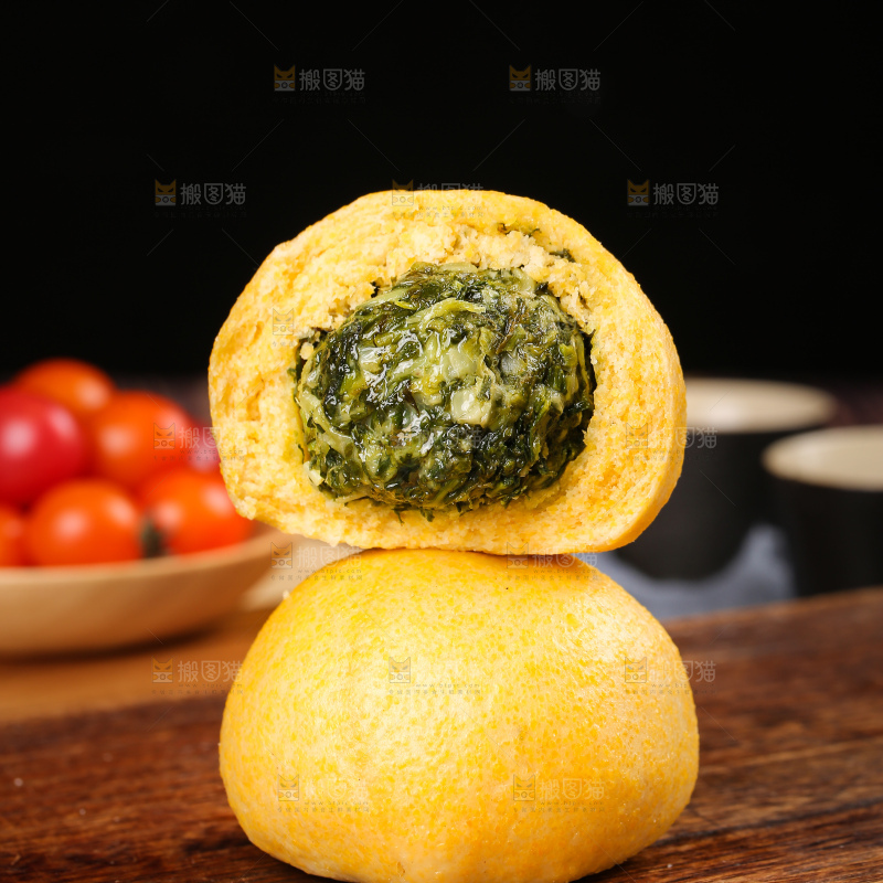 深底上的荠菜团子