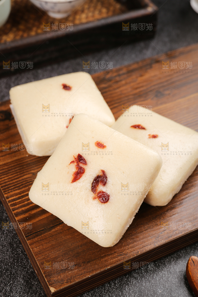 深底上的白糖发糕