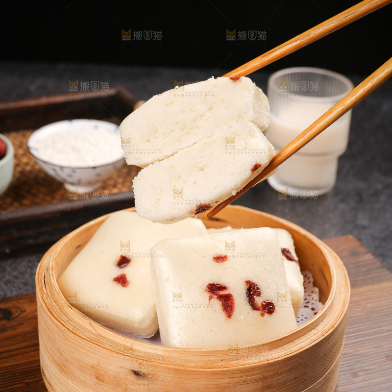 深底上的白糖发糕