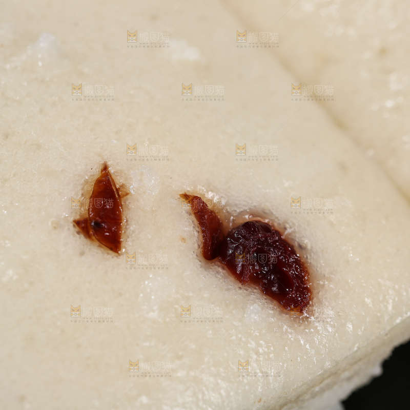 深底上的白糖发糕