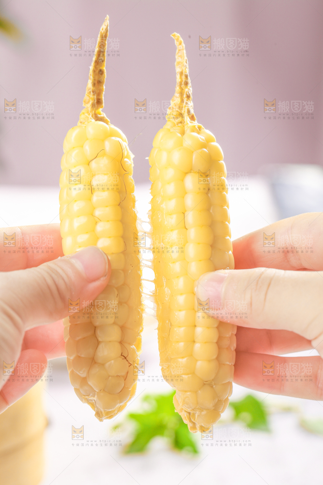浅底上的手指糯玉米