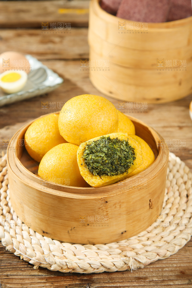 深底上的荠菜团子