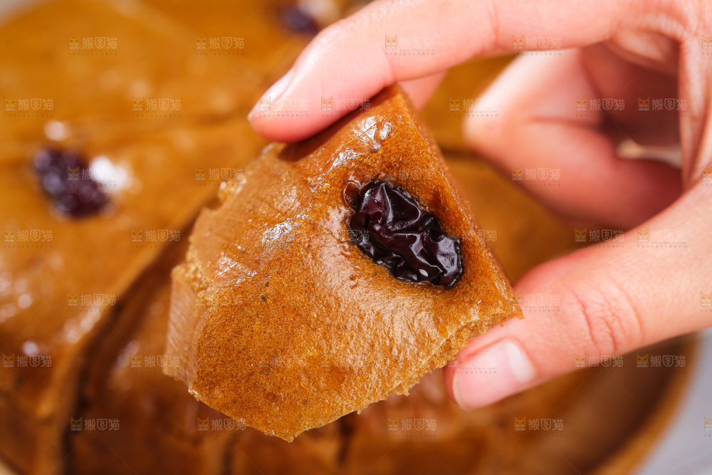 深底上的红糖红枣发糕