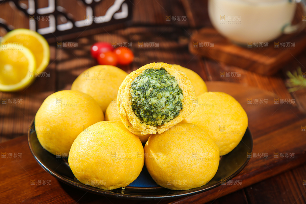 深底上的荠菜团子