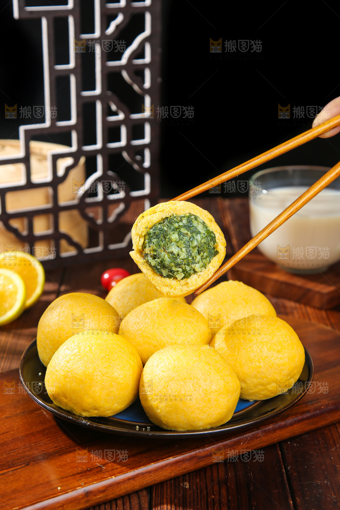 深底上的荠菜团子