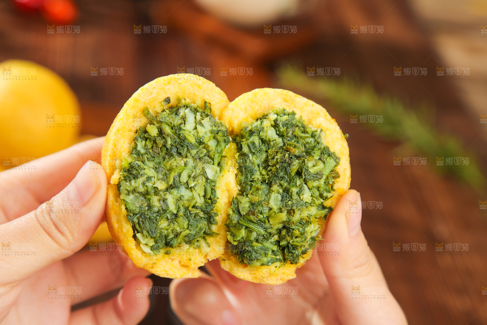 深底上的荠菜团子