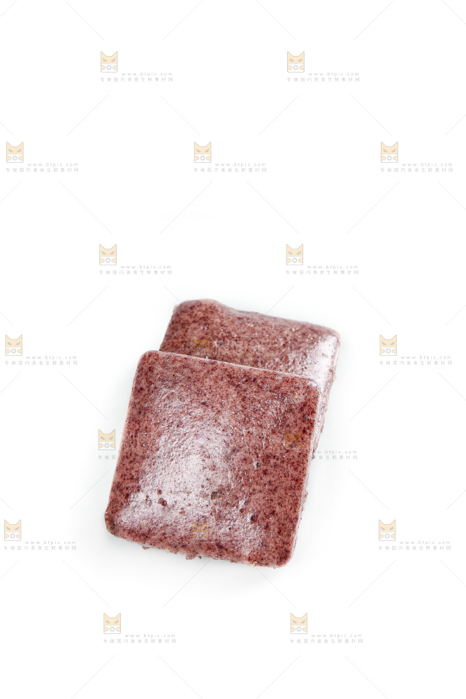 白底上的黑米发糕