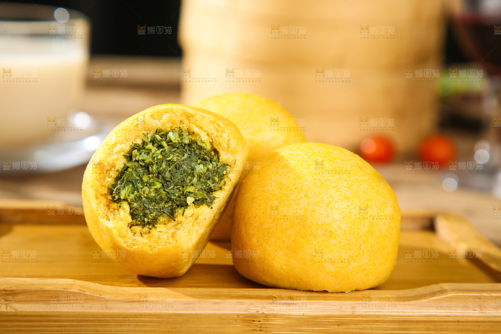 深底上的荠菜团子