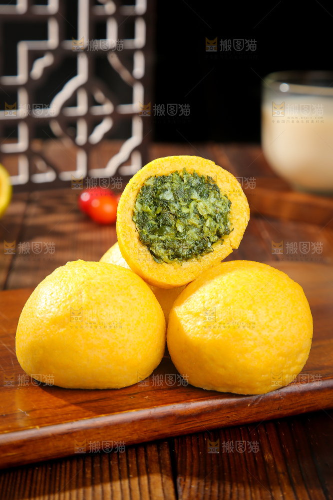 深底上的荠菜团子