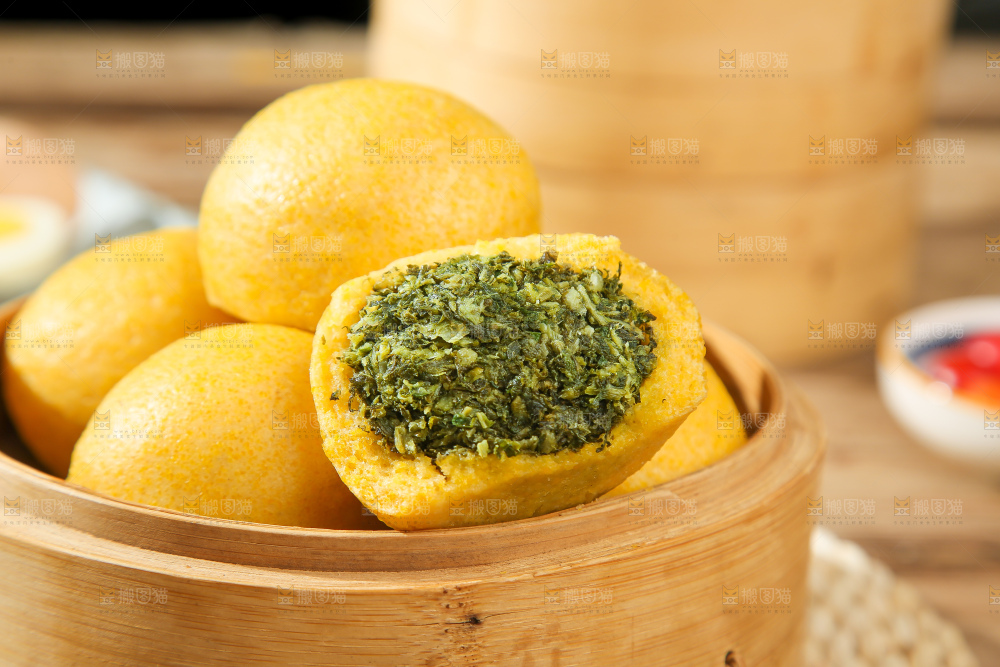 深底上的荠菜团子