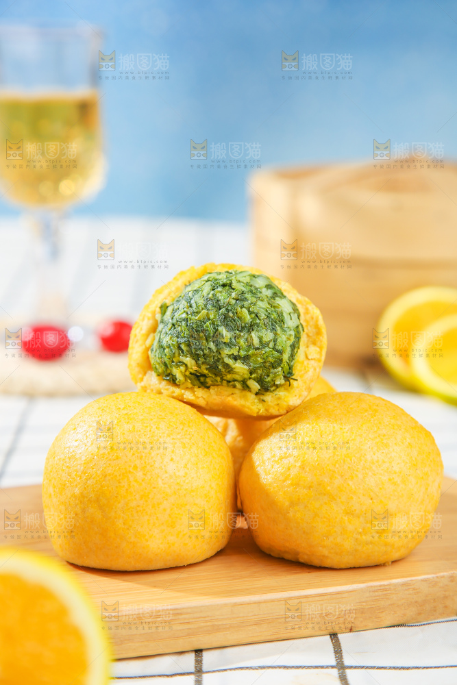 浅底上的荠菜团子
