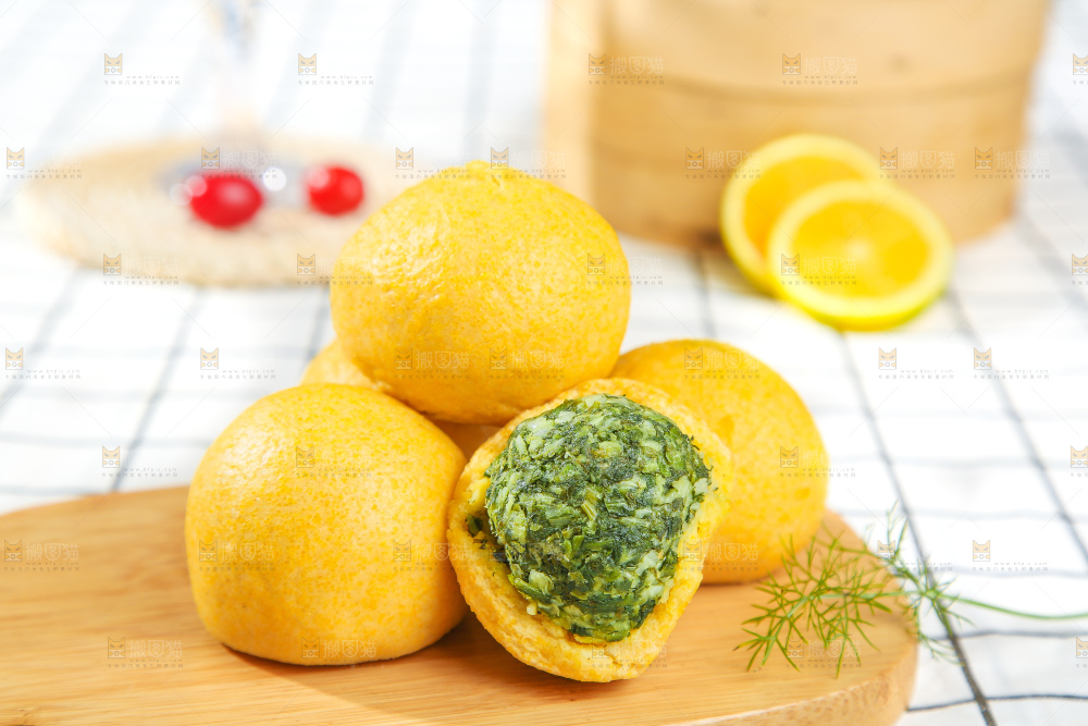 浅底上的荠菜团子