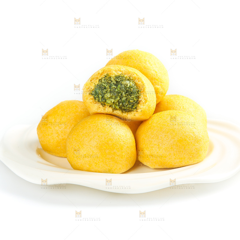 白底上的荠菜团子