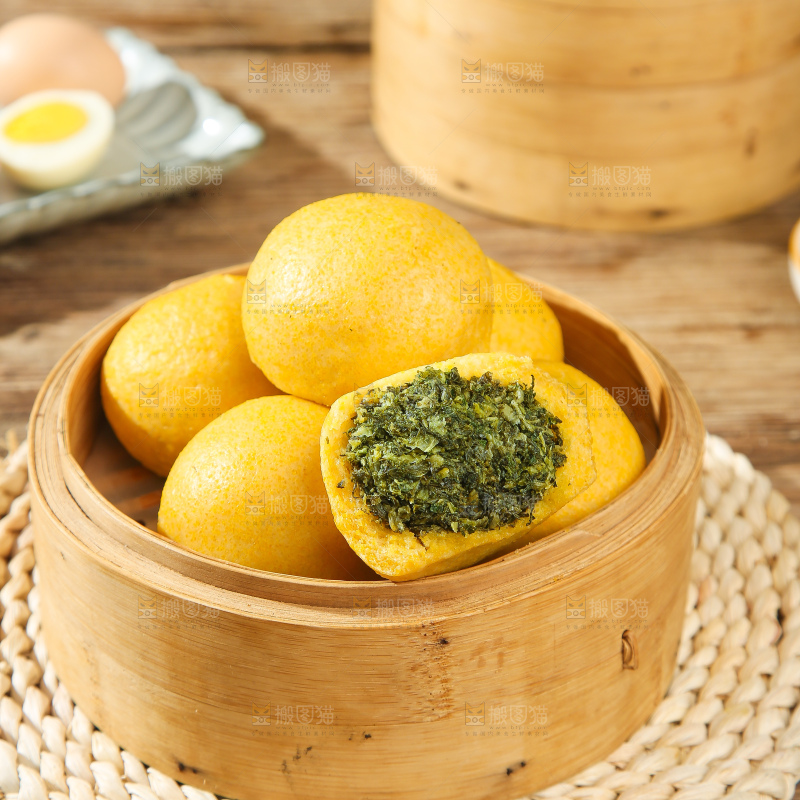 深底上的荠菜团子