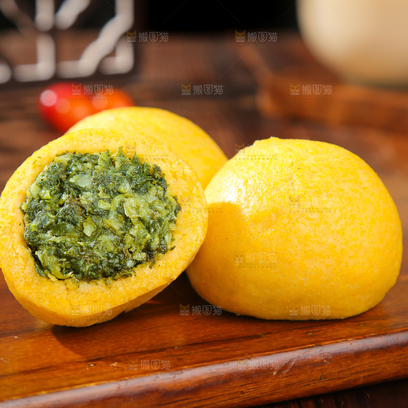 深底上的荠菜团子