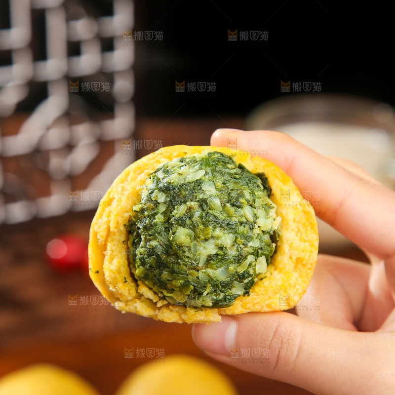 深底上的荠菜团子
