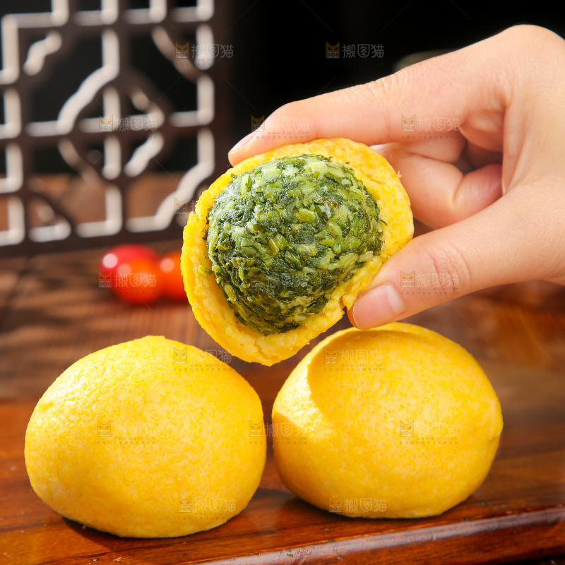 深底上的荠菜团子