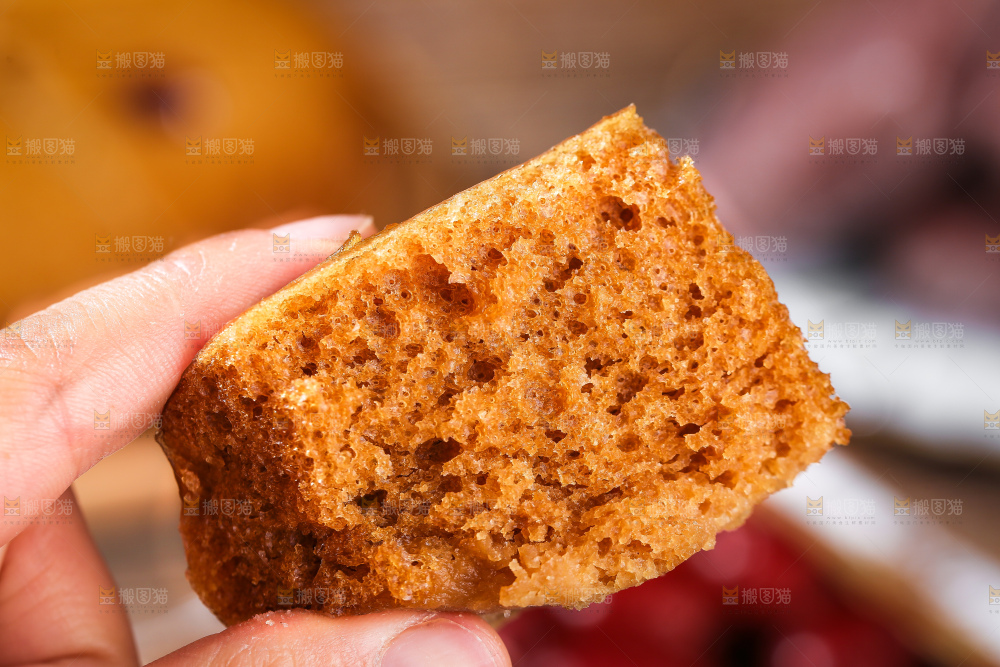 深底上的红糖红枣发糕