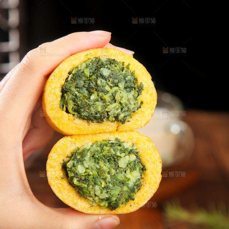 深底上的荠菜团子