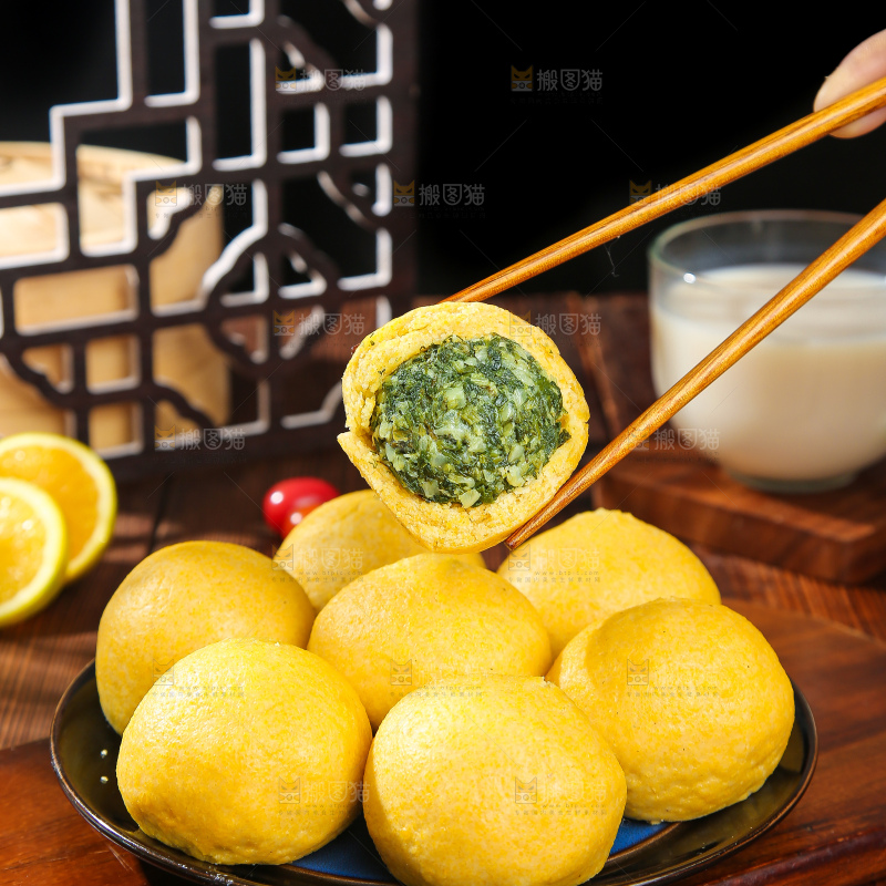 深底上的荠菜团子
