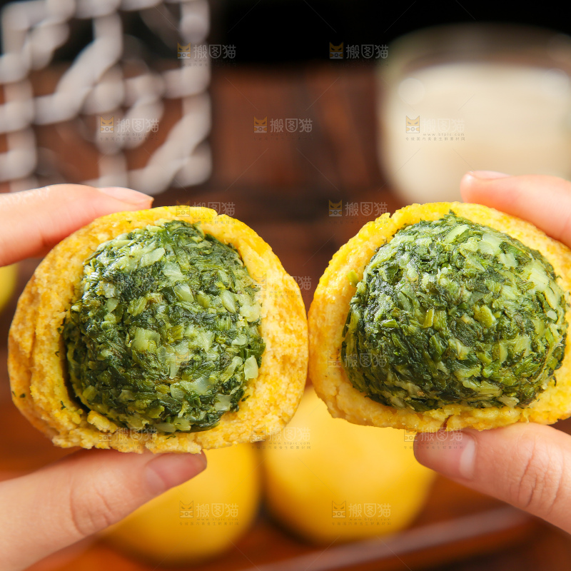 深底上的荠菜团子