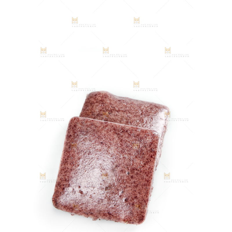 白底上的黑米发糕