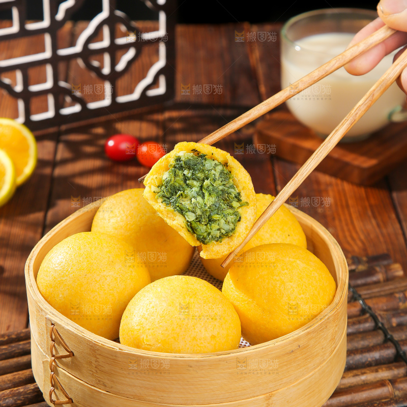 深底上的荠菜团子