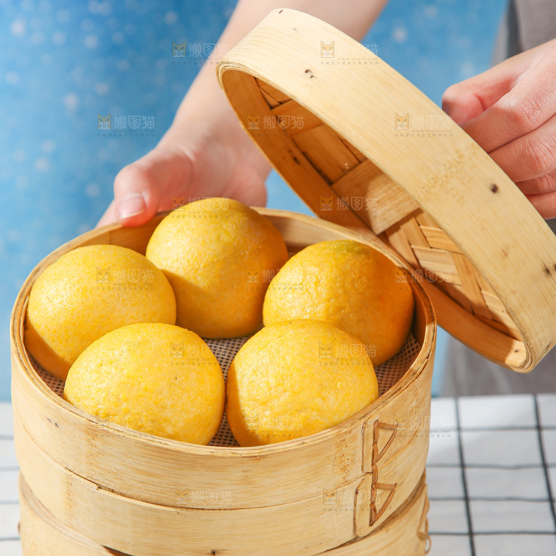 浅底上的荠菜团子