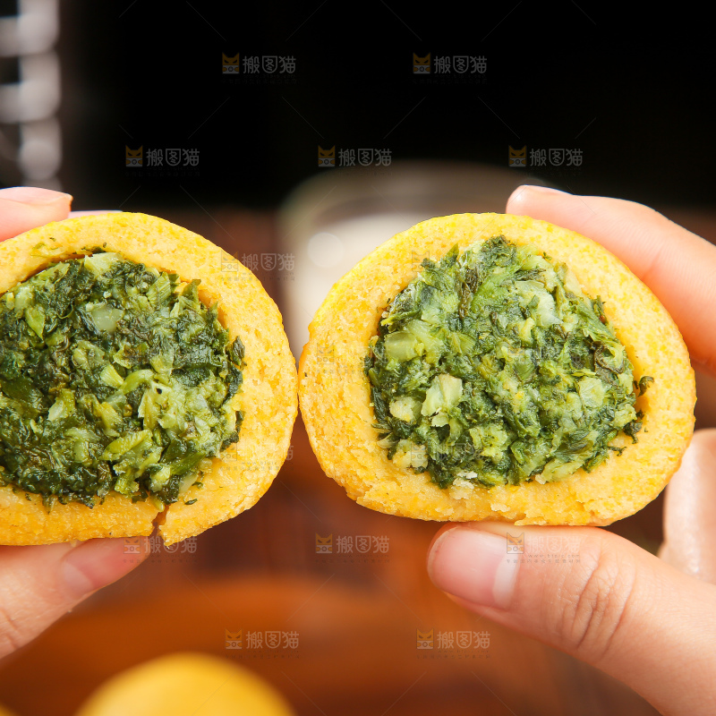 深底上的荠菜团子