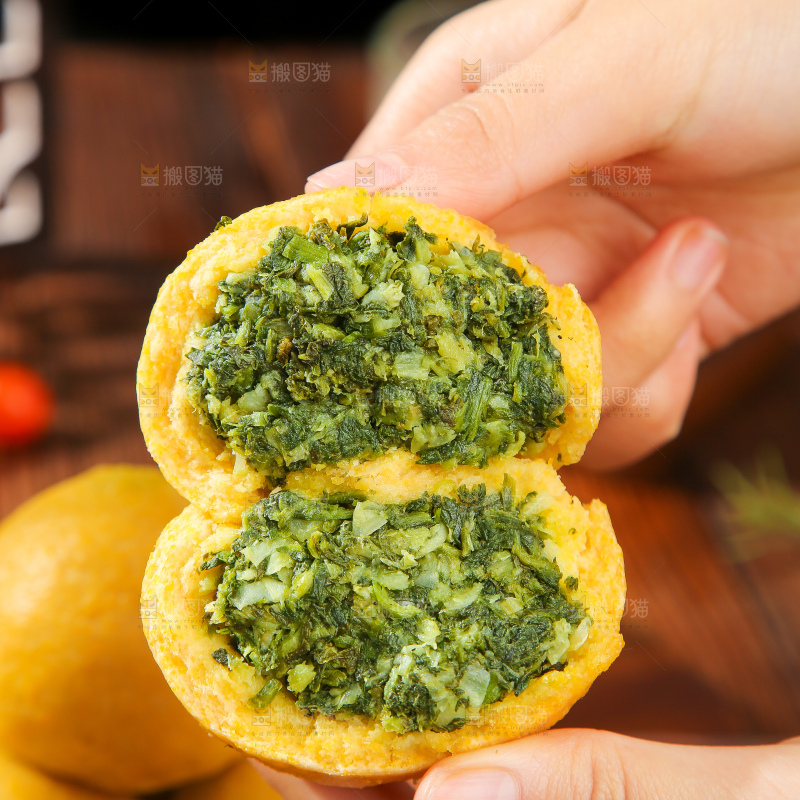 深底上的荠菜团子