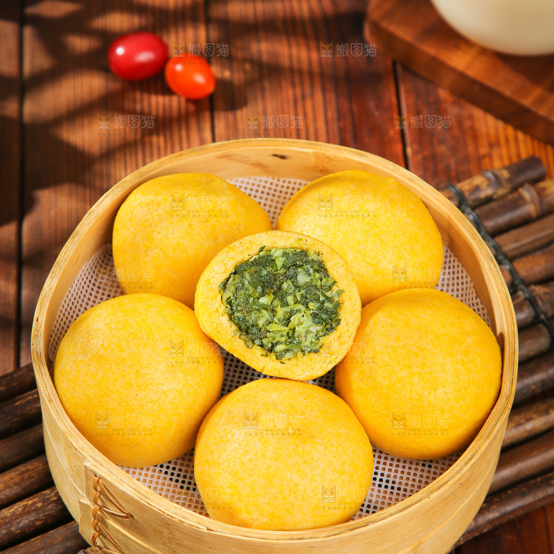 深底上的荠菜团子