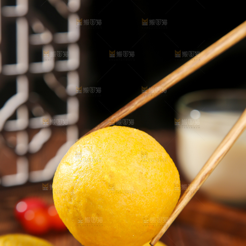 深底上的荠菜团子