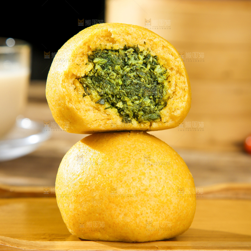 深底上的荠菜团子