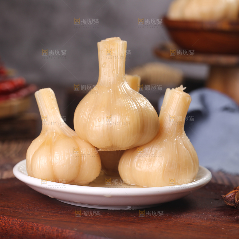 深底上的糖蒜