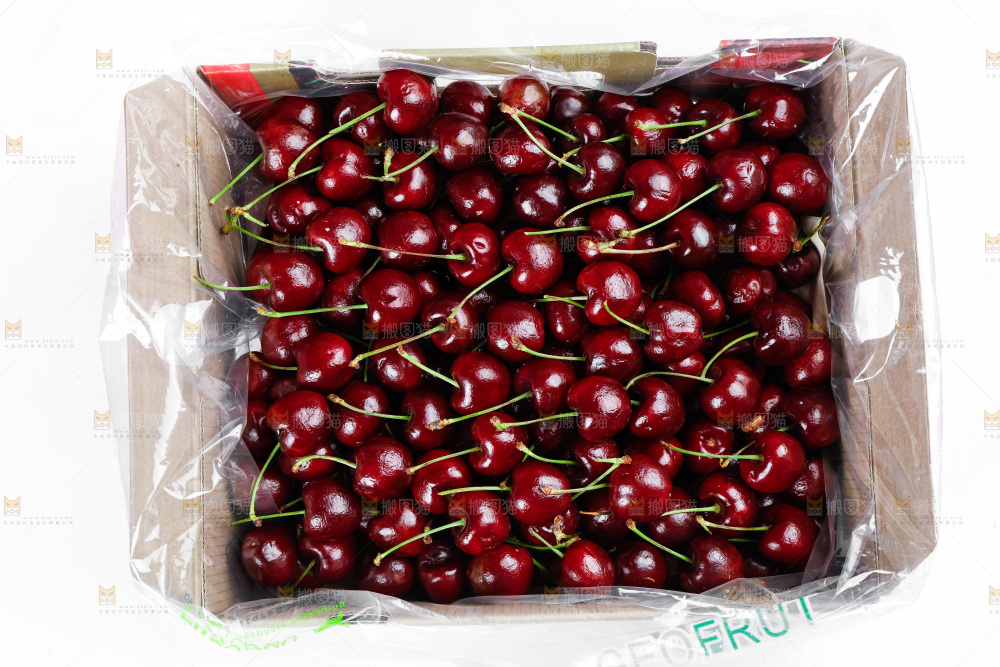 白底上的车厘子