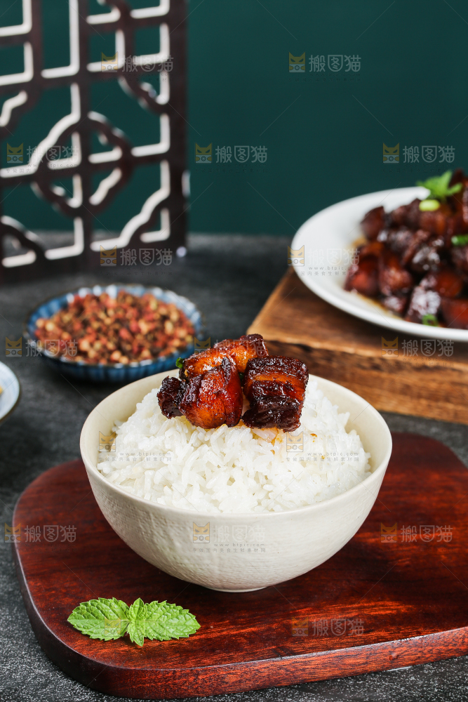 深底上的红烧肉