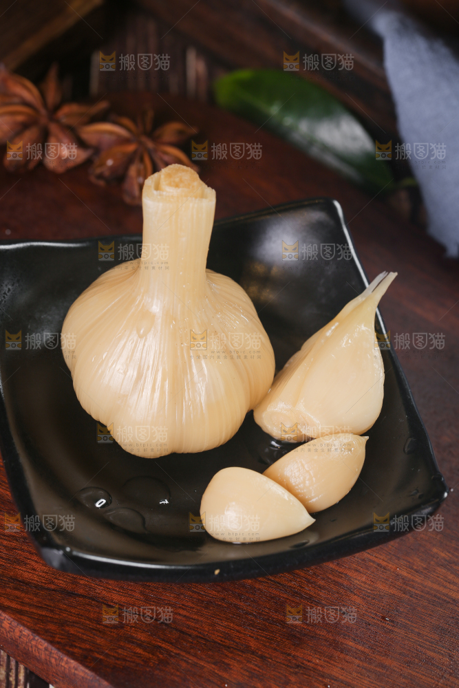 深底上的糖蒜