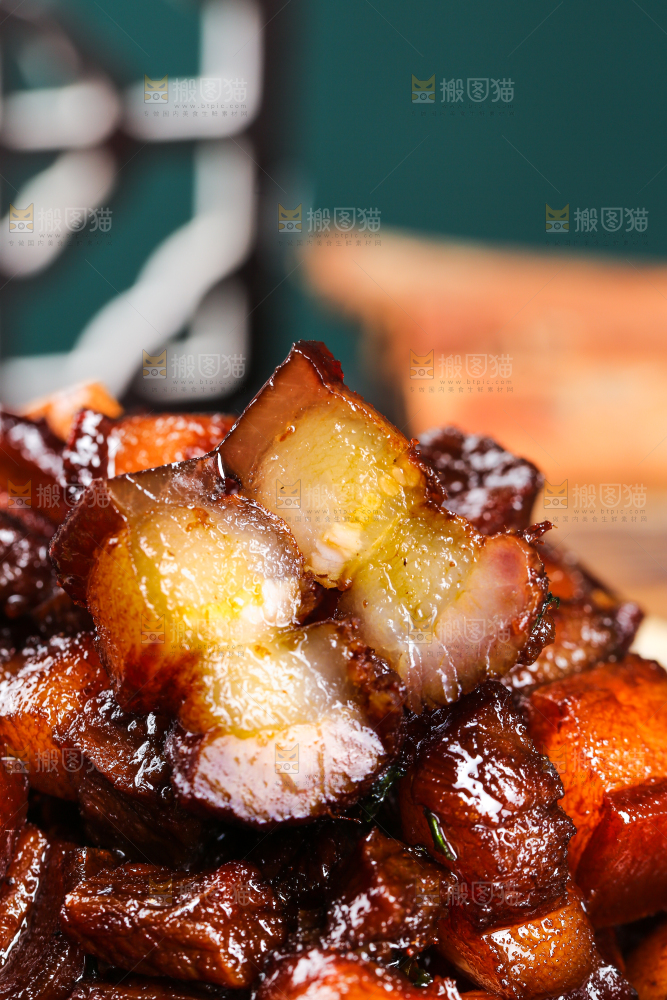 深底上的红烧肉