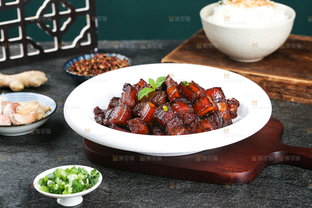 深底上的红烧肉