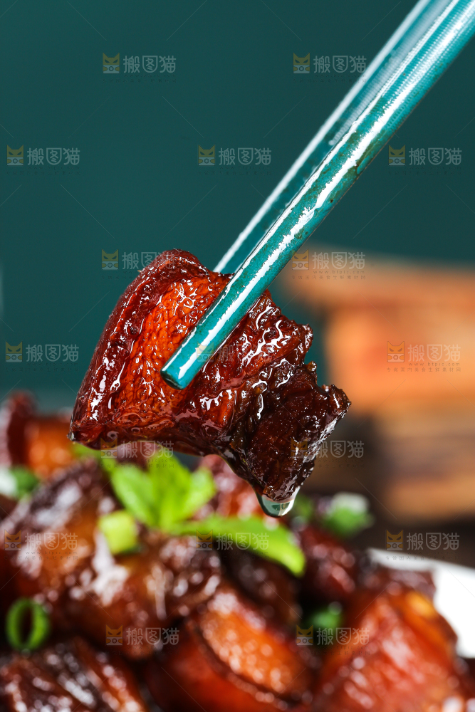 深底上的红烧肉
