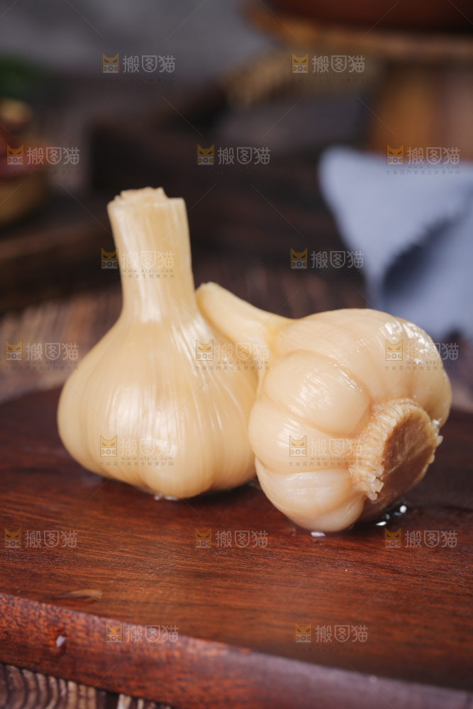 深底上的糖蒜