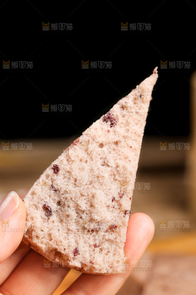 深底上的红豆发糕