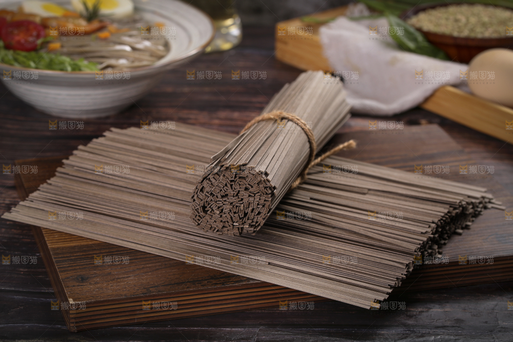 深底上的荞麦面