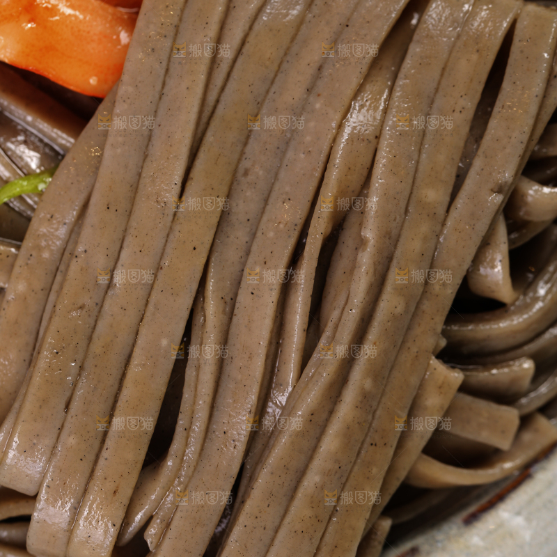 深底上的荞麦面