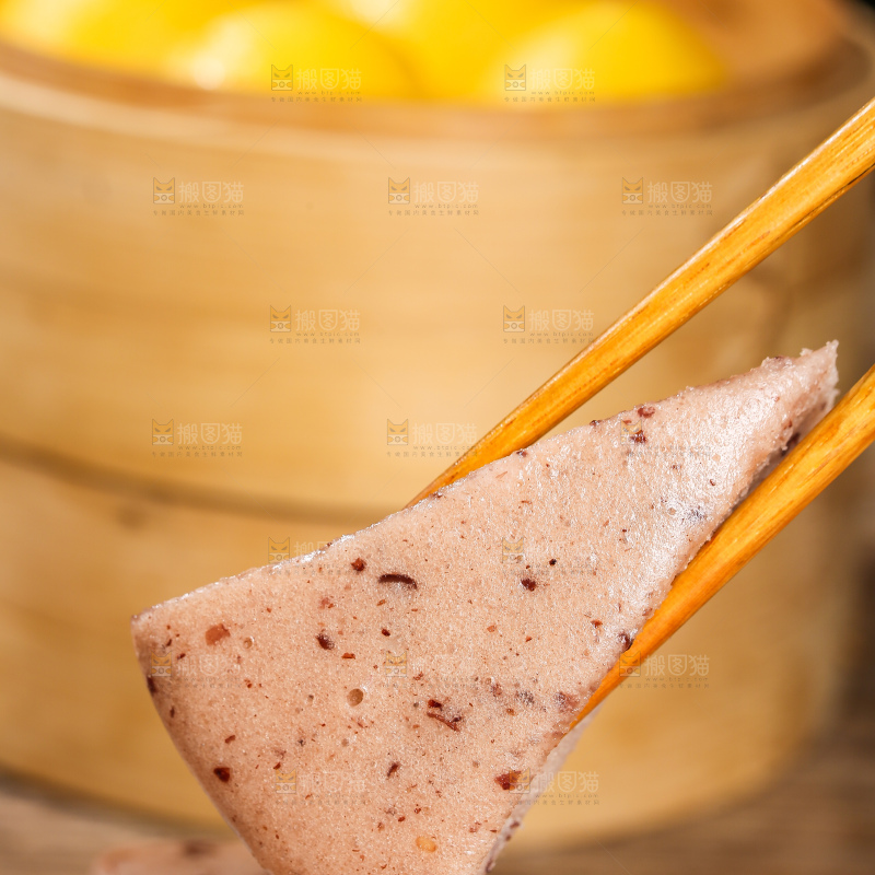 深底上的红豆发糕