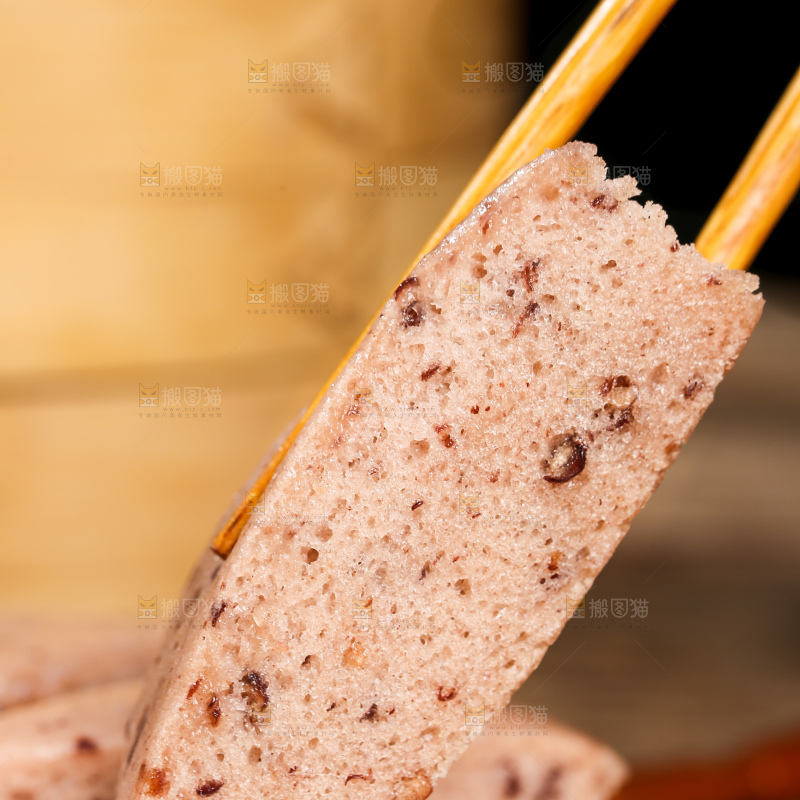 深底上的红豆发糕