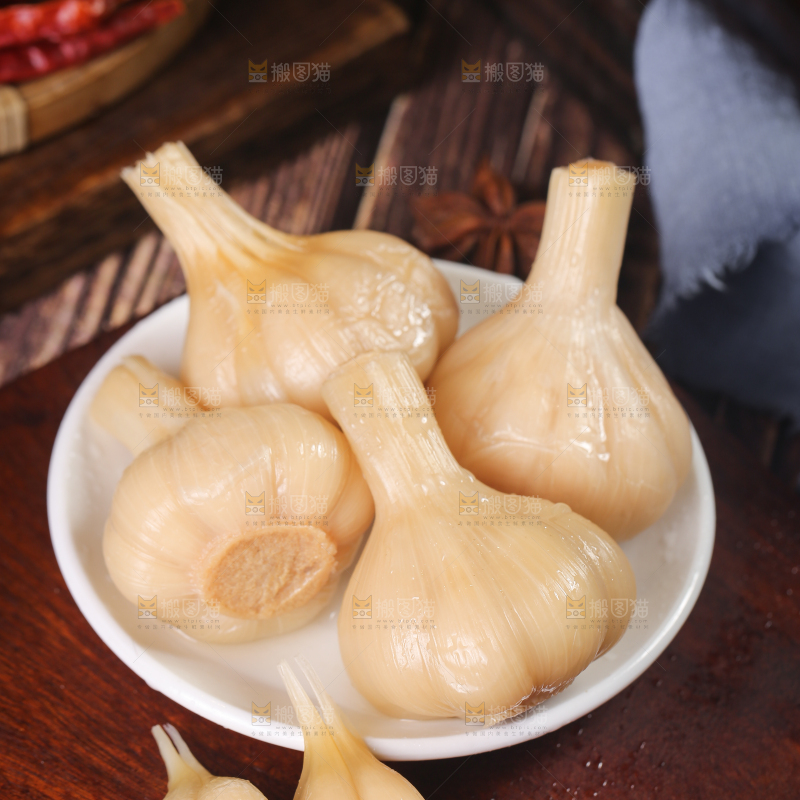 深底上的糖蒜