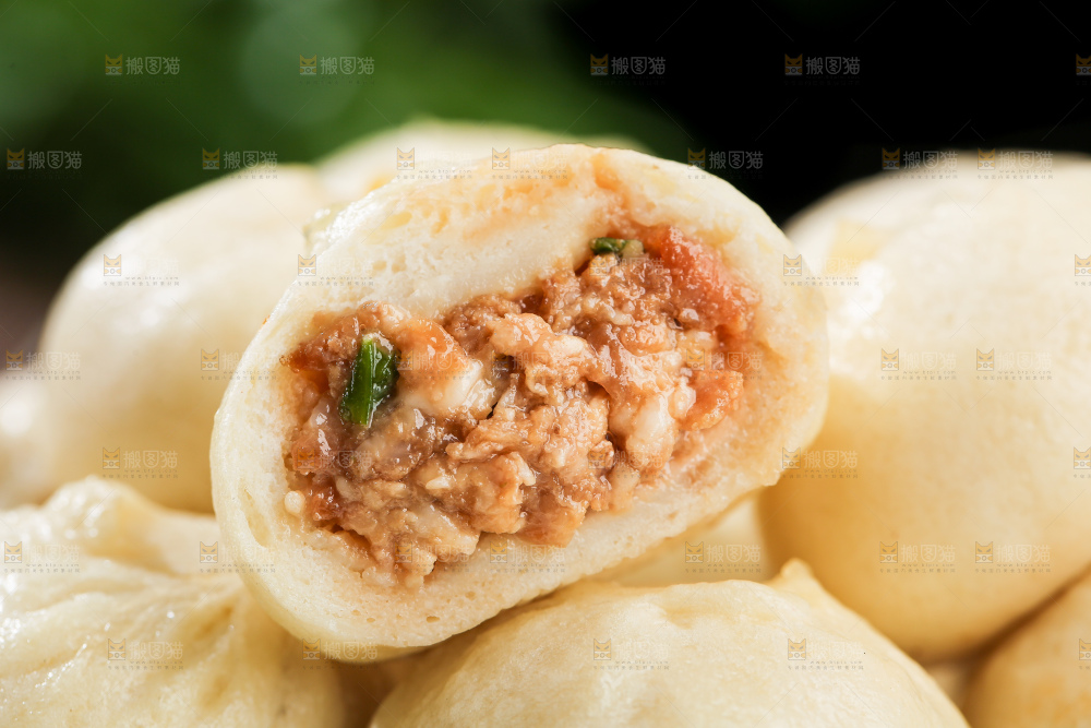 木底上的发面小笼包
