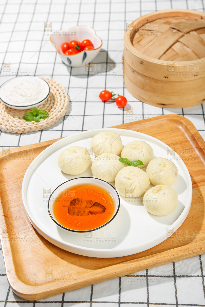 浅底上的发面小笼包