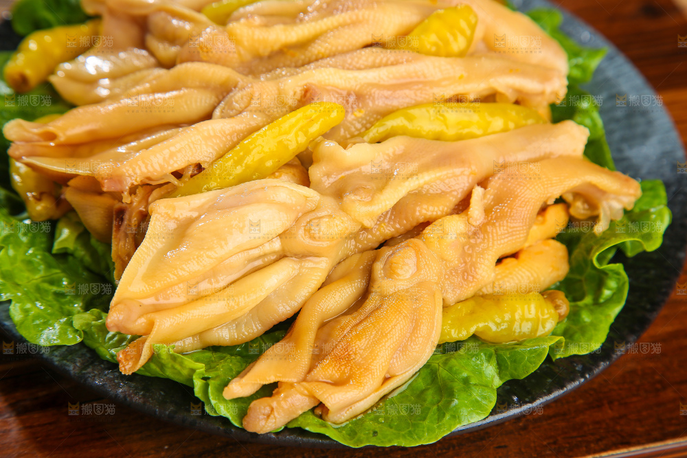 木底上的无骨鸭掌
